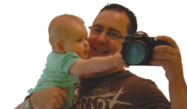 Ralf Hügle, aktuelle Inhaber der Kamera-Spezialwerkstatt Hügle mit Tochter im Selbstportrait